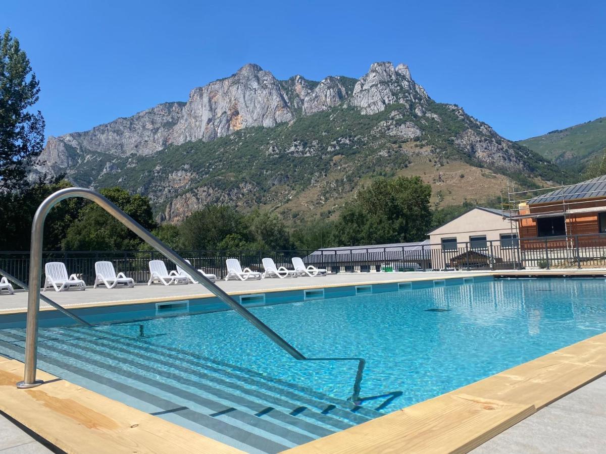 Complexe Des Oustalous Hotell Les Cabannes  Exteriör bild