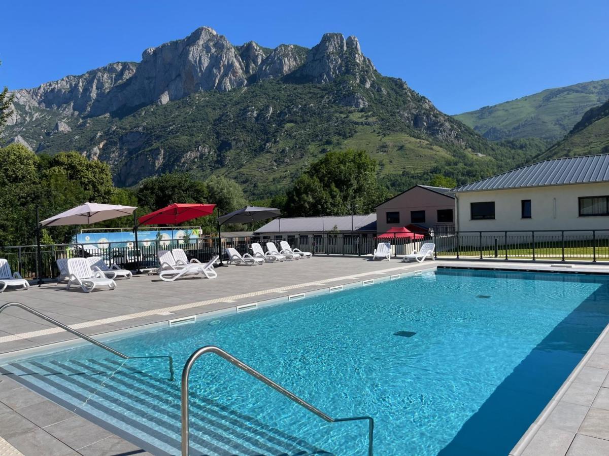 Complexe Des Oustalous Hotell Les Cabannes  Exteriör bild